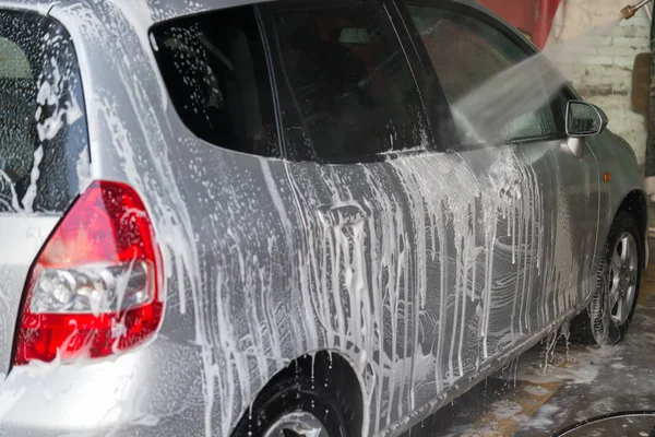 Laver Une Voiture Avec Eau Savonneuse — Photo