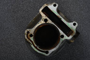 Üst görünüm makine parçaları koyu arkaplanda