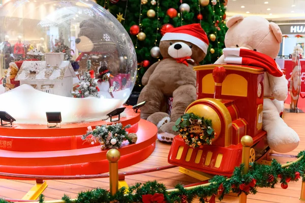 Christmas Tree Train Etc Shopping Mall Horizontal Composition — Stock Photo, Image