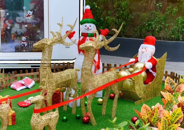 Santa Claus Reindeer Snowman Outdoor Horizontal Composition — Stock Photo, Image