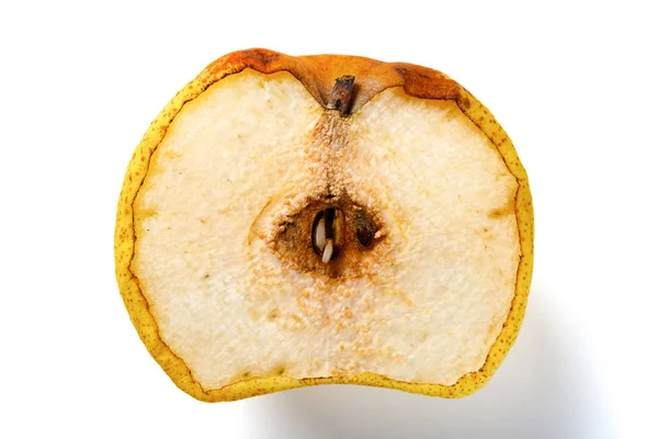 白い背景に熟した梨の一部を切り取り — ストック写真
