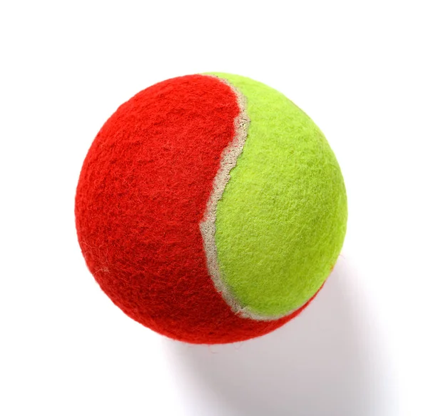 白い背景のテニスボール — ストック写真