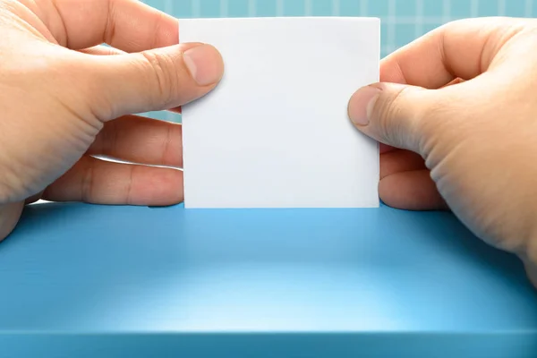 Hombre Insertando Boleto Una Casilla Votación —  Fotos de Stock