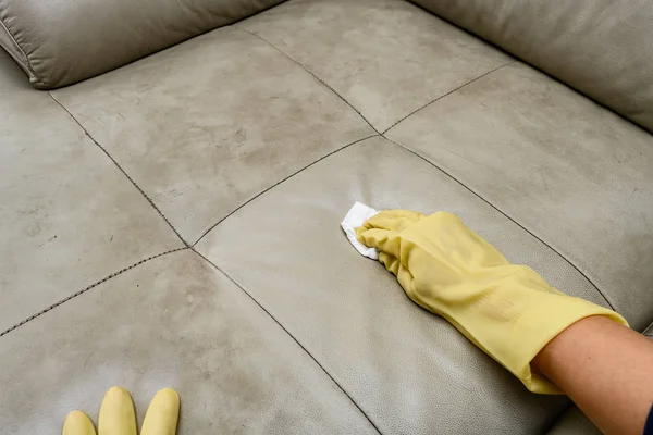 Man Cleaning Leather Sofa — 스톡 사진