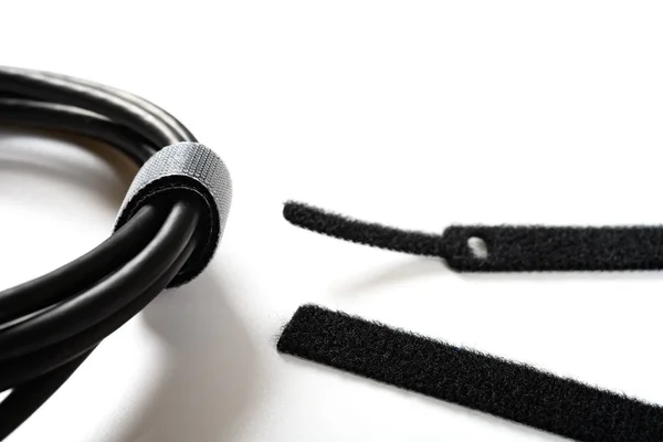 Corbata Velcro Negro Cable Blanco —  Fotos de Stock