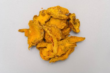 Şifalı bitki ilacı Jianghuang veya Curcumae Longae Rhizoma veya yaygın zerdeçal Rhizome