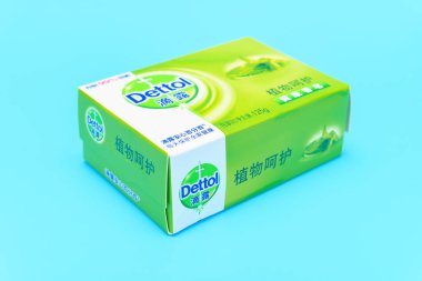 Zhongshan Çin - 15 Şubat 2020: mavi arkaplanda sabun.