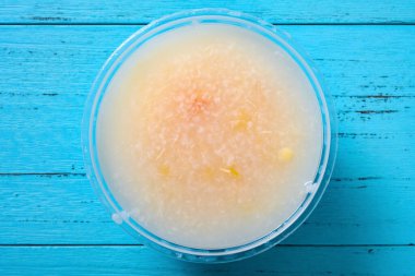 Mavi masada üst manzara lapası