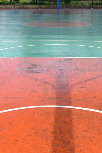 Basketbol Sahasının Dış Saha Gölgesi Dikey Kompozisyonda — Stok fotoğraf