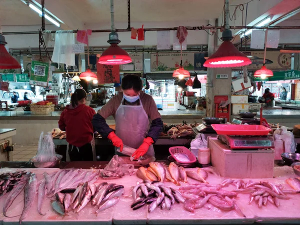 Zhongshan China February 2020 Chinese People Wears Respirator Mask Avoid — 图库照片