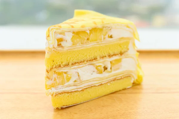 新鲜芒果蛋糕 奶油水平成份 — 图库照片