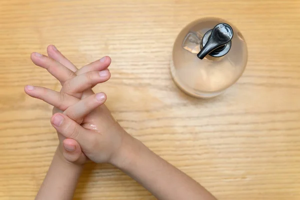 Kid Using Instant Hand Sanitizer Clean His Hands — Stock Photo, Image