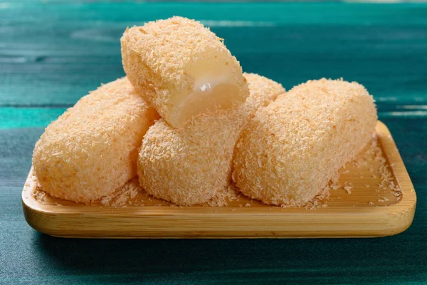 Seitenansicht Mochi Oder Klebrige Reisknödel Mit Einem Biss — Stockfoto