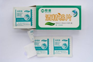 ZhongShan Çin-6 Mart 2020: Alkol hazırlama pedleri.