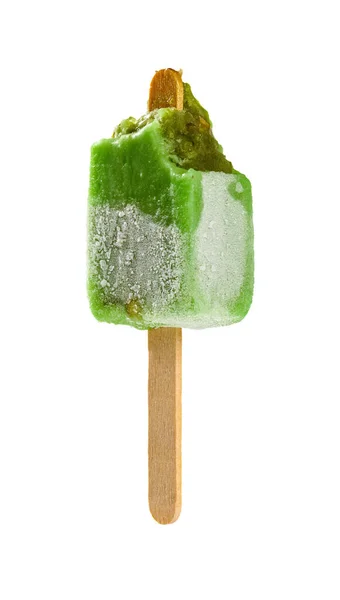 Beyaz Arka Planda Yarısı Yenmiş Yeşil Fasulyeli Dondurma — Stok fotoğraf