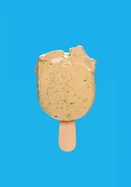 Matcha Popsicle Kilkoma Ugryzieniami Niebieskim Tle — Zdjęcie stockowe