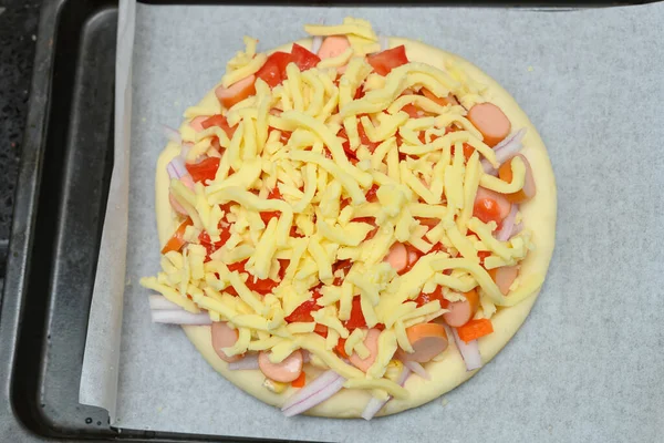 Top View Hemlagad Färsk Uncook Pizza — Stockfoto