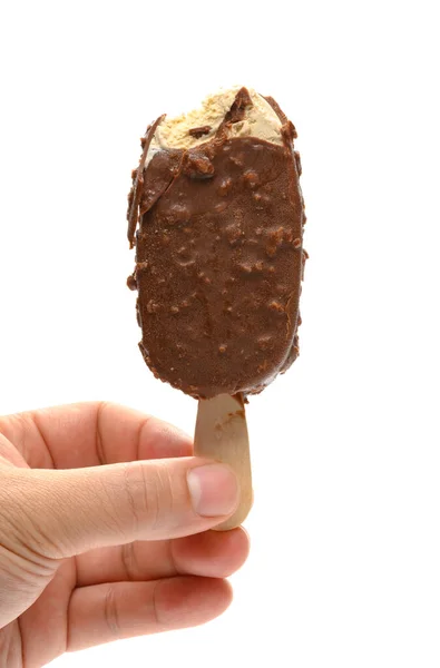 Рука Шоколадным Кофейным Вкусом Фруктовое Мороженое Укусом Белом Фоне Вырезкой — стоковое фото