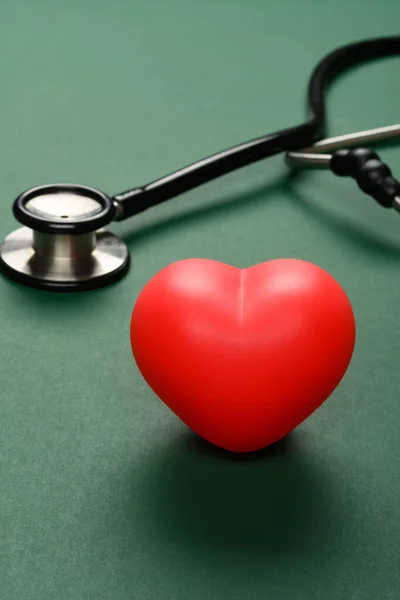 Heart Stethoscope Green Background Vertical Composition — Stock Photo, Image