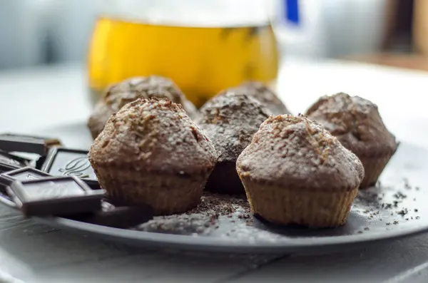 Cupcakes Und Schokoladenstücke Nahaufnahme — Stockfoto