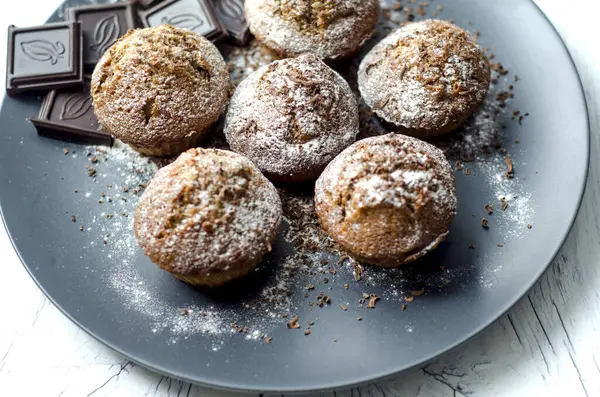 Cupcakes Und Schokoladenstücke Nahaufnahme — Stockfoto