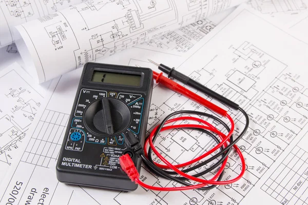elektrik mühendisliği çizimleri ve dijital multimetre