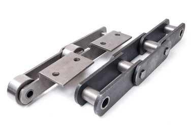 Beyaz arka plan üzerinde izole blok konveyör zincir çekerek