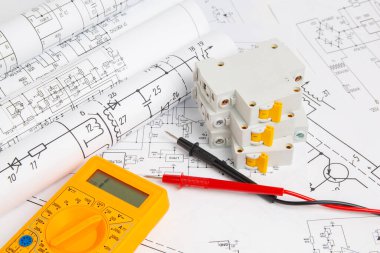 Yazılı elektrik devreleri, dijital çokölçer ve elektrik şalteri çizimleri