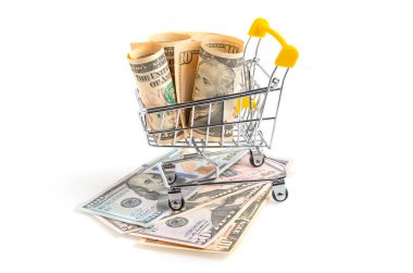 Amerikan dolarlarının ve alışveriş arabalarının banknotları.