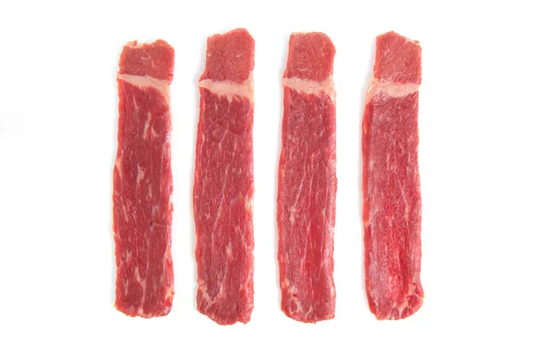 Geschnittenes Rohes Rindfleisch Auf Weißem Hintergrund — Stockfoto