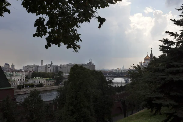 Москва. Річка в районі Moscova — стокове фото