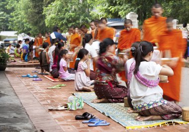 Luang Praban keşişler gerçekleşmektedir. Laos