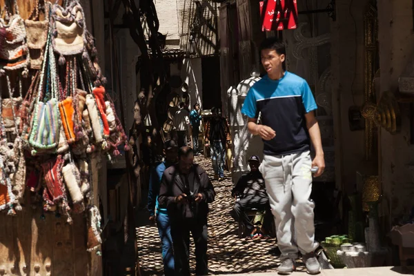 Fez Marokko April 2014 Eine Gruppe Von Menschen Sitzt Einem — Stockfoto