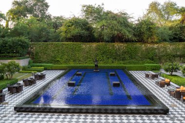 Yeni Delhi, Hindistan - 17 Kasım 2019: Güzel açık hava yüzüşü