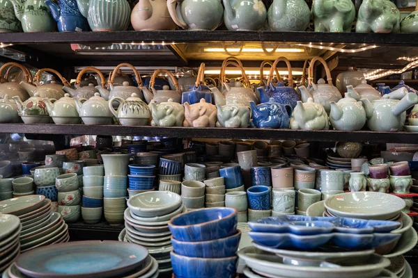 Bangkok, Thailand - 30 november 2019: Handgemaakt aardewerk, teap — Stockfoto