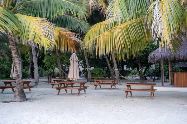 North Male Atoll, Maldives - November 23, 2019: Picnic area amon — стокове фото