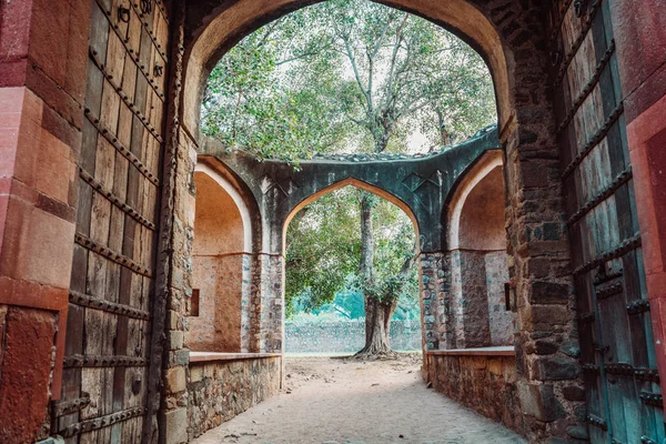 Η Αραβική Πύλη Serai στον τάφο του Humayan στο Νέο Δελχί της Ινδίας — Φωτογραφία Αρχείου