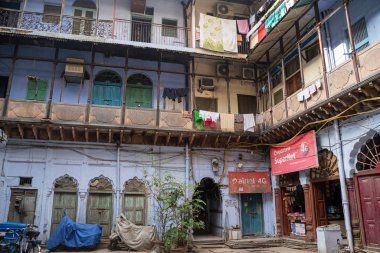 Delhi, Hindistan - 14 Aralık 2019: Renkli konut alanı 