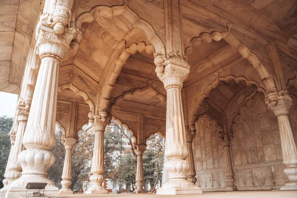 Inside the ancient Sawan Pavilion, inside the Red Fort complex i — Stock Photo, Image