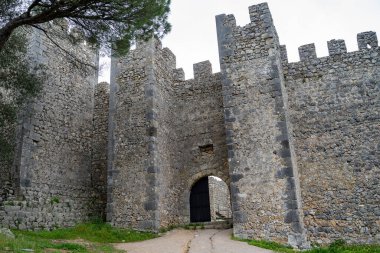 Portekiz 'deki Sesimbra Kalesi' nin harabeleri.