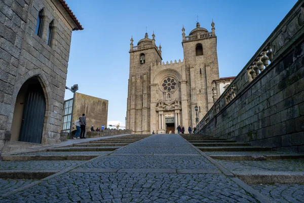 포르투, 포르투갈 - 2020 년 1 월 20 일 : Porto se Cathedral church as — 스톡 사진