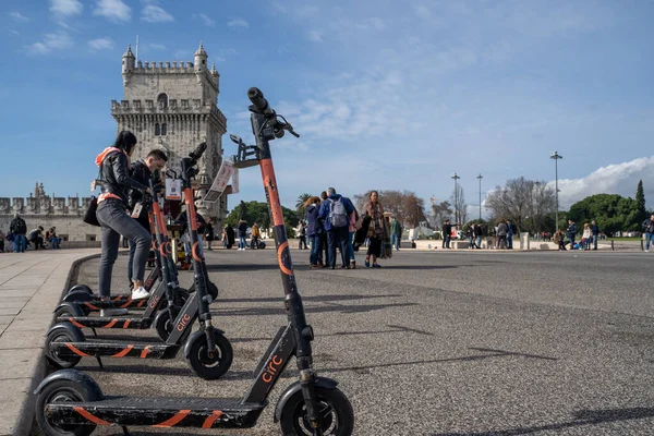 Lisboa, Portugal - 17 de enero de 2020: Alquiler de scooters Circ —  Fotos de Stock