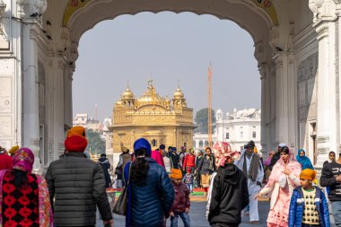 Amritsar Hindistan - 8 Şubat 2020: Sikh Altın Tapınağı (Sri Harman