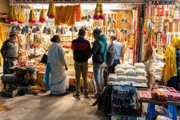 Haridwar India Febrero 2020 Vendedor Mercado Ambulante Vende Joyas Otros — Foto de Stock