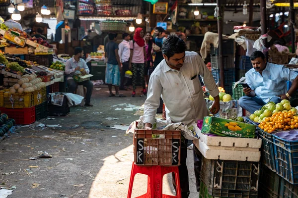 Mumbai India Febrero 2020 Vendedores Que Venden Frutas Mercado Crawford — Foto de Stock