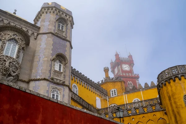포르투갈의 시트라 2020 겨울날 궁전의 안개를 뚫으려는 — 스톡 사진