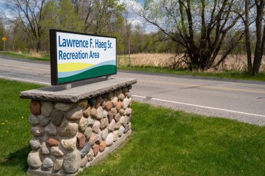 Maple Grove, Minnesota - 6 Mayıs 2020 Lawrence F. Haeg Sr. için Elm Creek Park Reserve 'de imza.