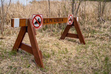 Maple Grove, MN 'daki Elm Creek Park Rezervi' nde kar araçlarının engellenmesine izin verilmiyor. Üç Nehir Parkı bölgesi
