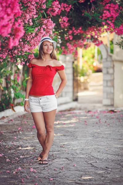 Girl in the street's in Greece — Stock Photo, Image