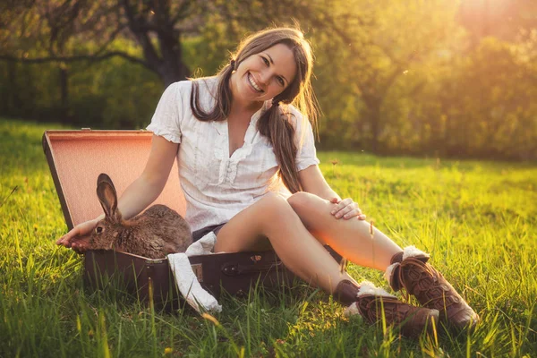 Дружба з Пасхальний заєць — стокове фото